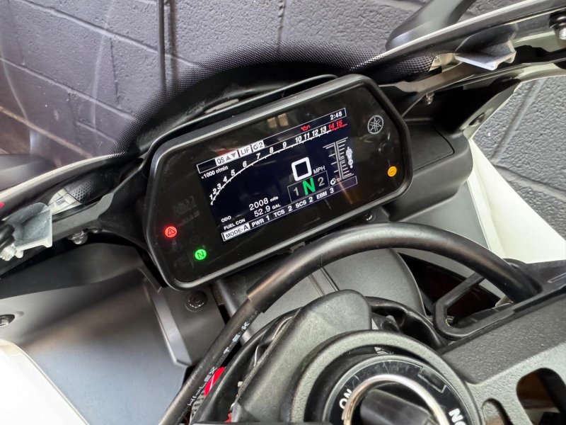 YAMAHA R1