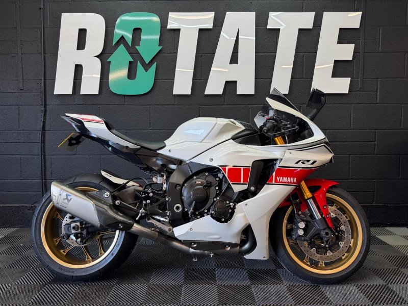 YAMAHA R1