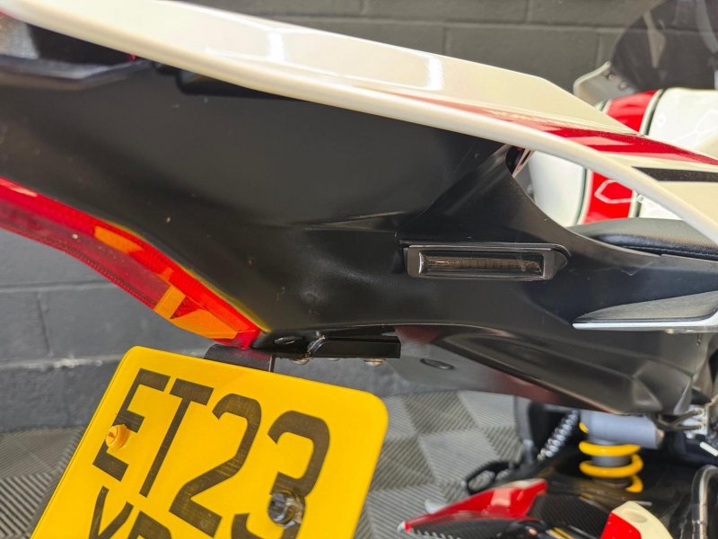 YAMAHA R1