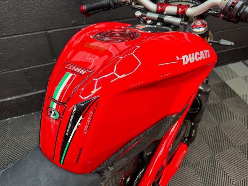 DUCATI Streetfighter