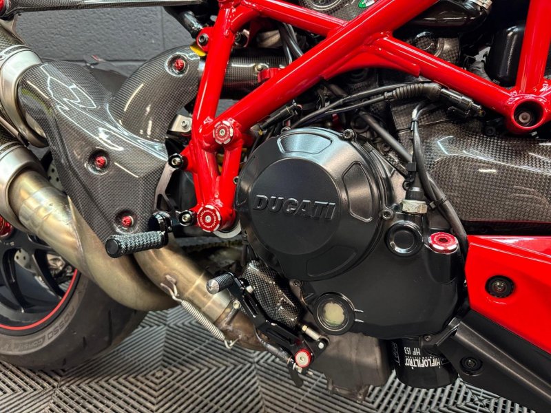 DUCATI Streetfighter