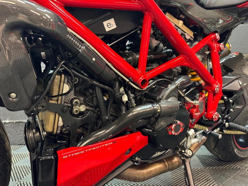 DUCATI Streetfighter