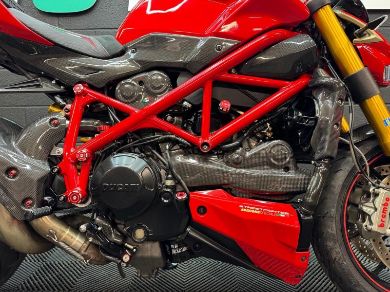 DUCATI Streetfighter
