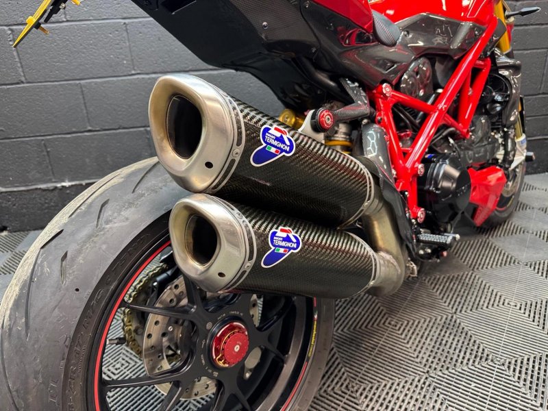 DUCATI Streetfighter