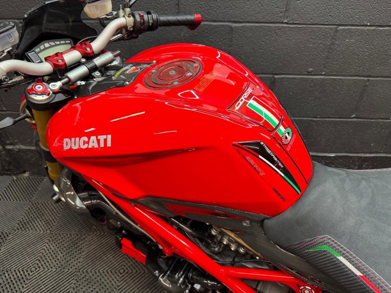 DUCATI Streetfighter