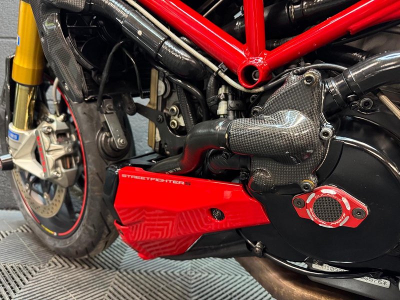 DUCATI Streetfighter