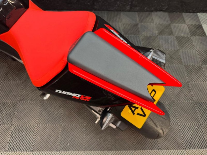 APRILIA Tuono 1100 V4