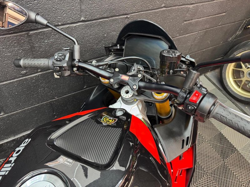 APRILIA Tuono 1100 V4