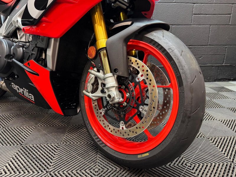 APRILIA Tuono 1100 V4