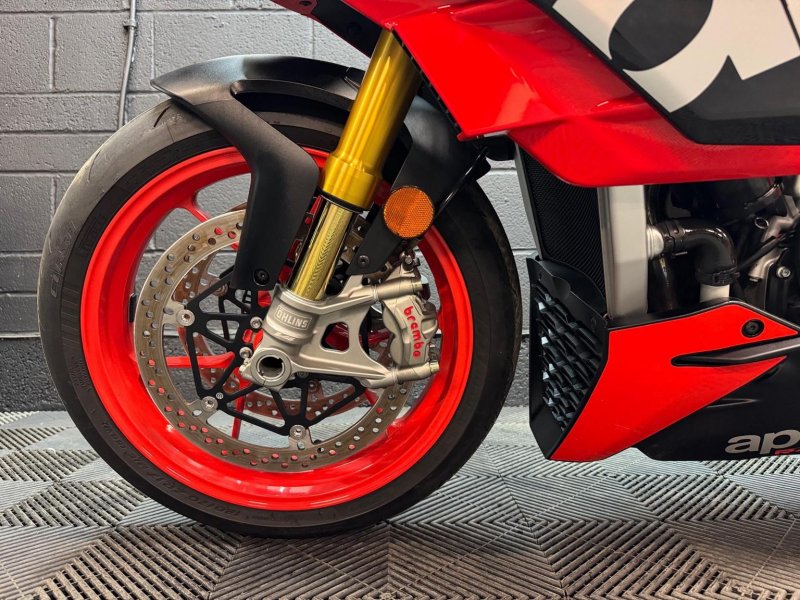 APRILIA Tuono 1100 V4
