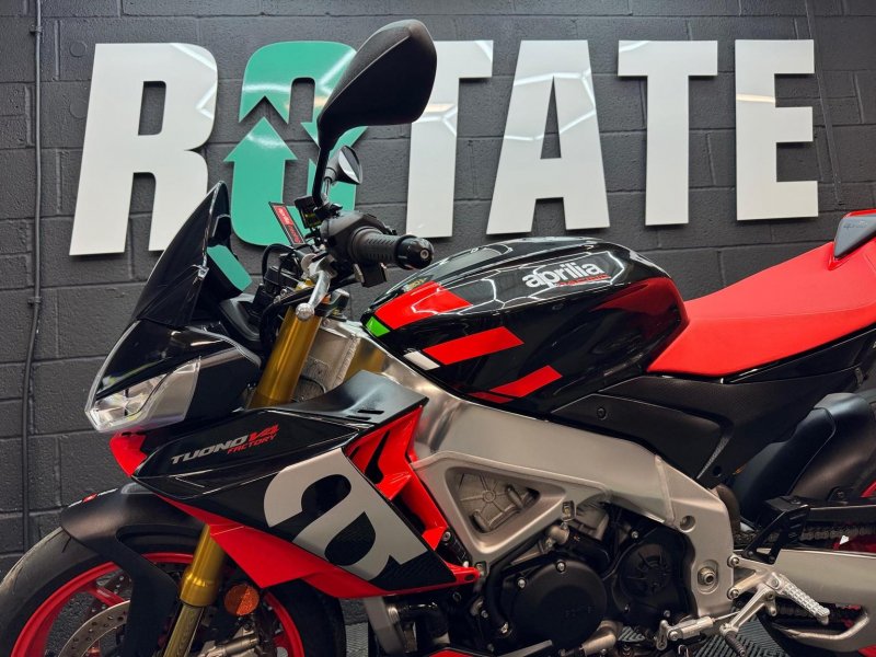 APRILIA Tuono 1100 V4