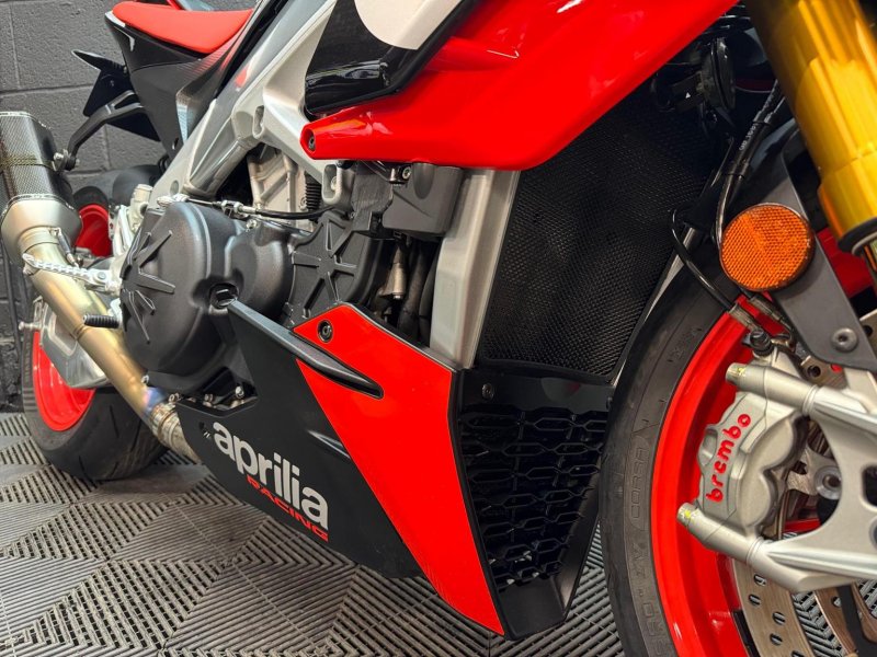 APRILIA Tuono 1100 V4