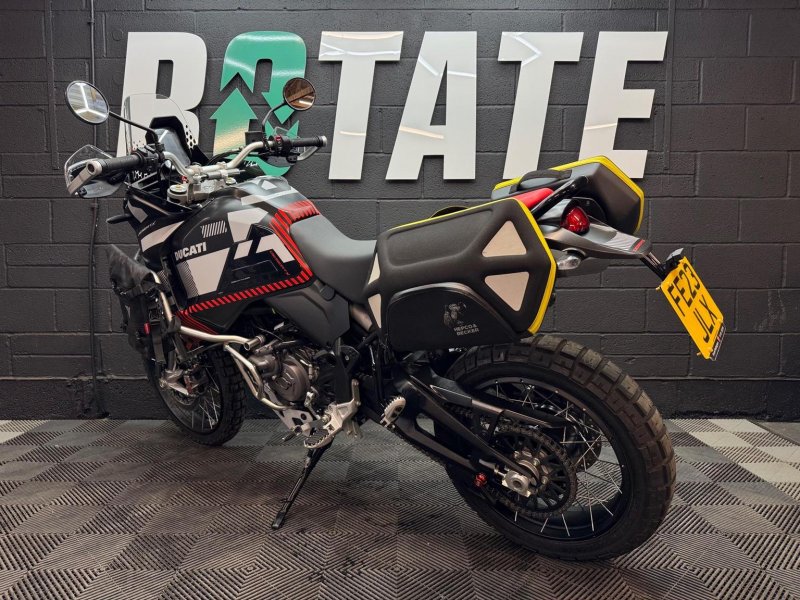 DUCATI 