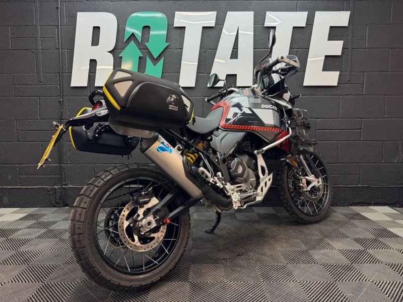 DUCATI 