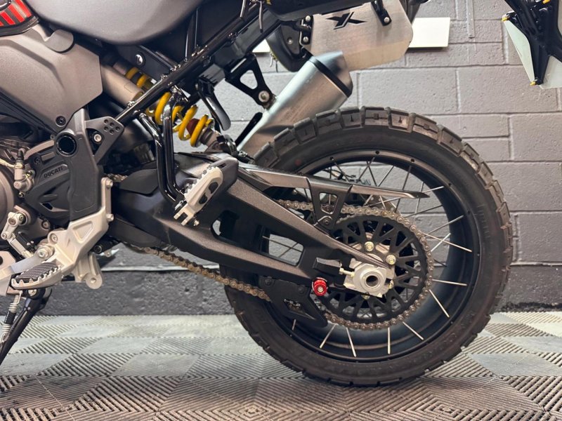 DUCATI 