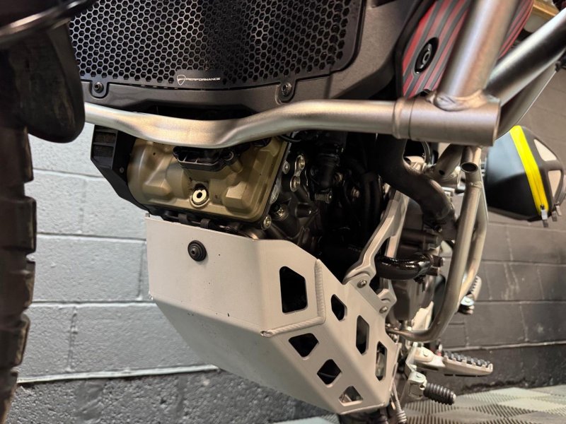 DUCATI 