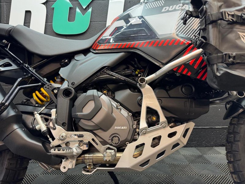 DUCATI 