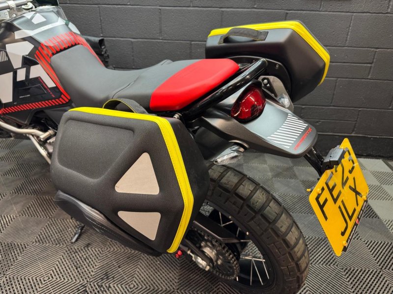 DUCATI 