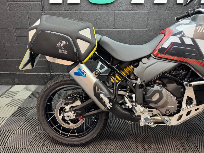 DUCATI 