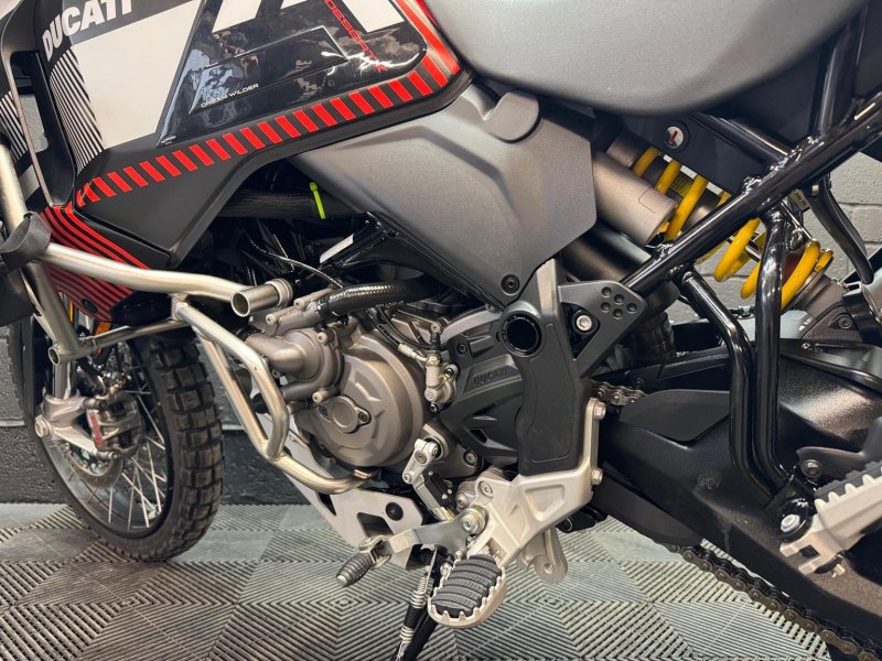 DUCATI 
