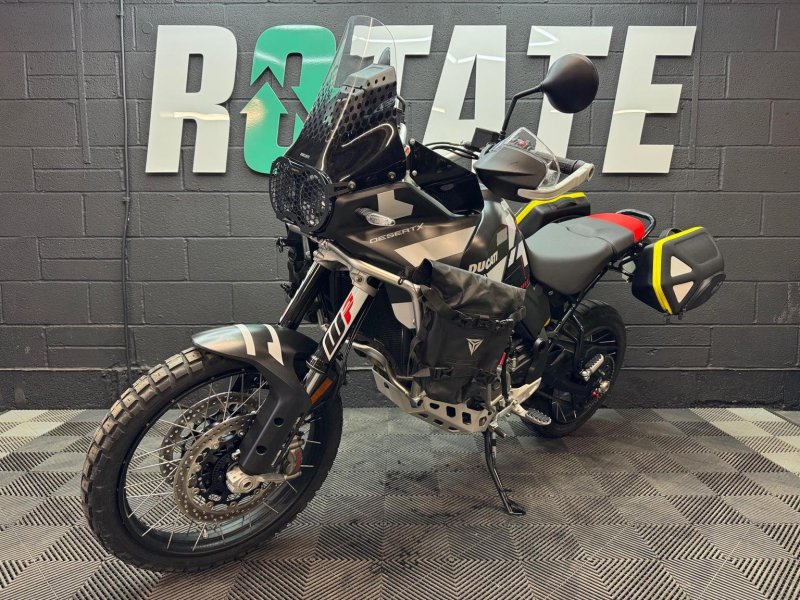 DUCATI 