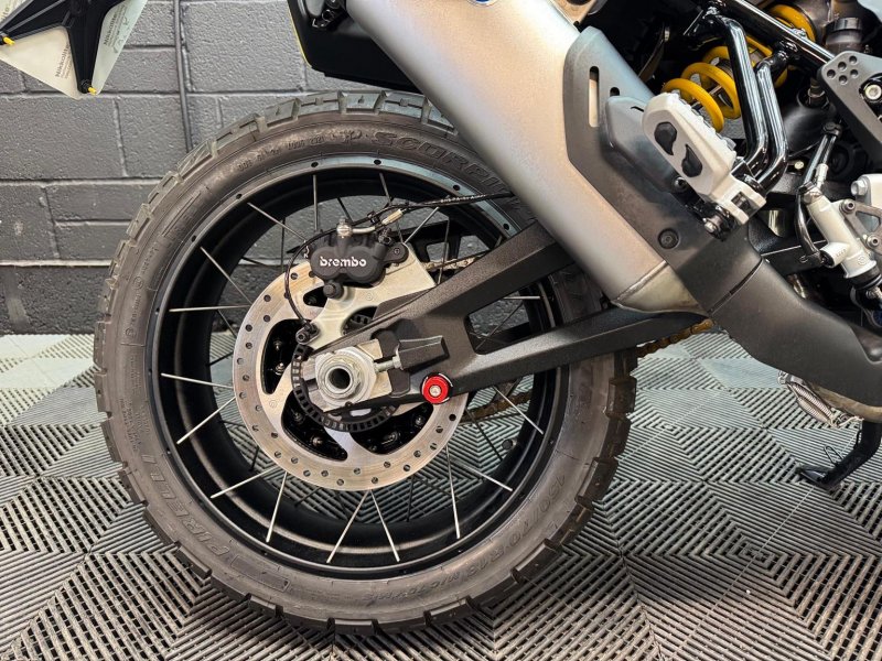 DUCATI 