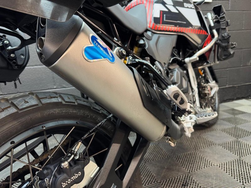 DUCATI 