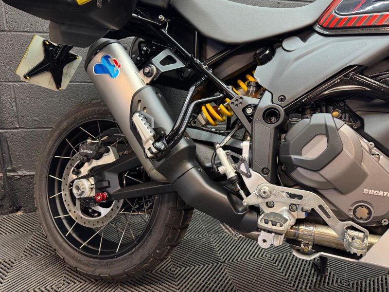 DUCATI 