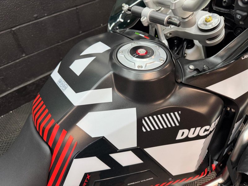 DUCATI 