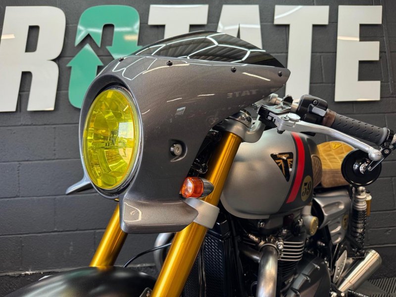 TRIUMPH THRUXTON 1200 RS
