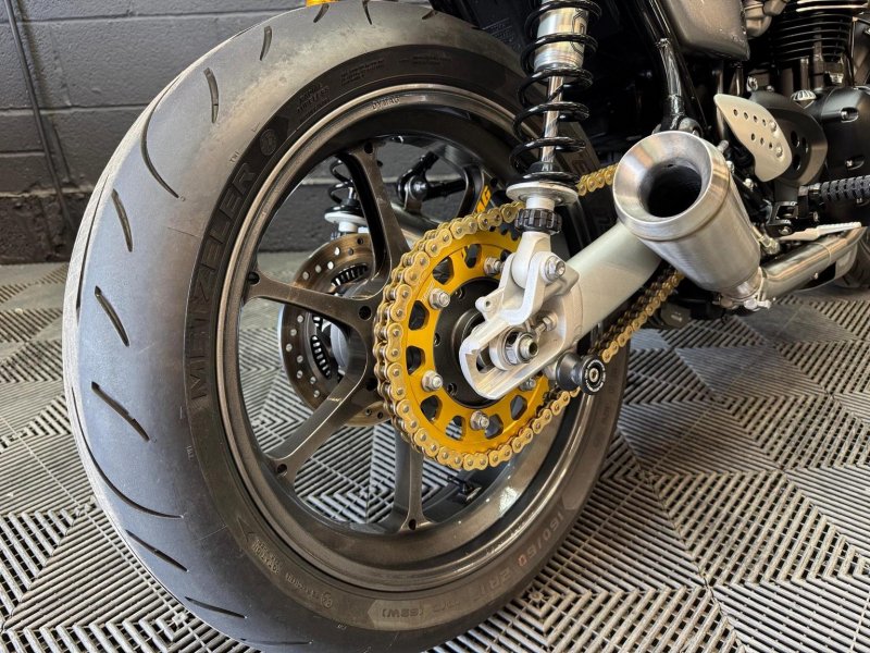 TRIUMPH THRUXTON 1200 RS