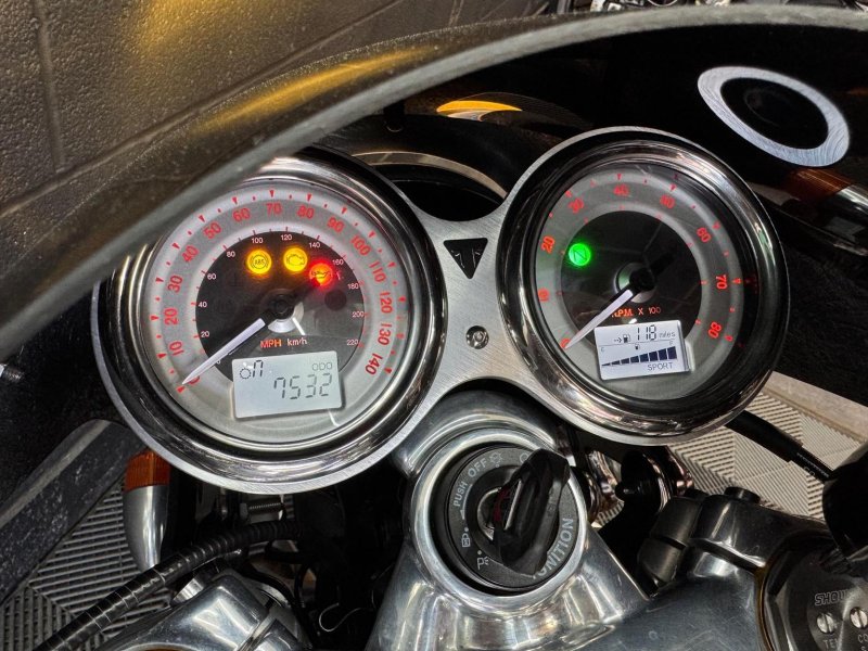 TRIUMPH THRUXTON 1200 RS