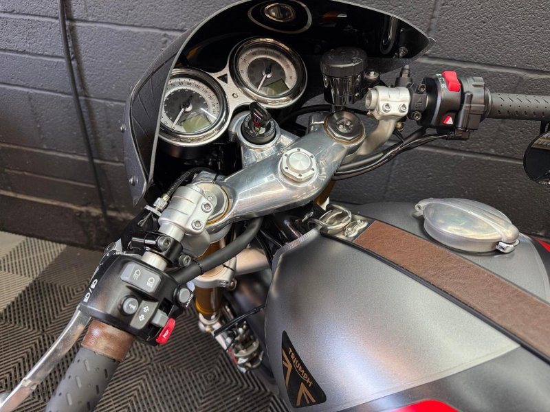 TRIUMPH THRUXTON 1200 RS