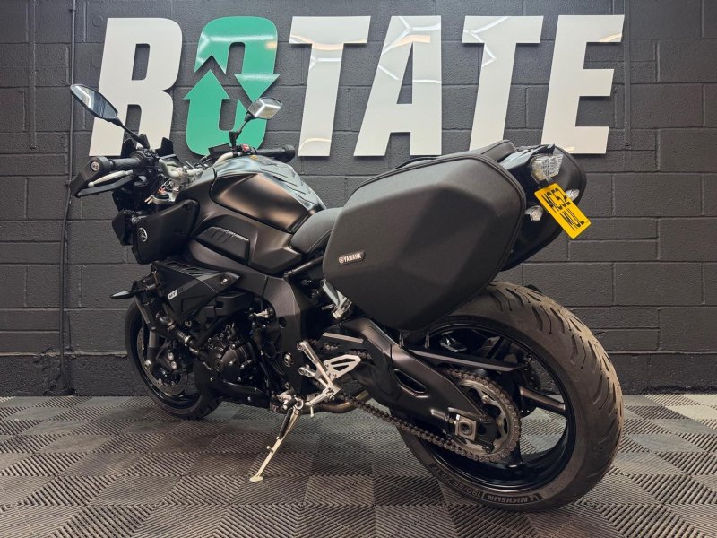 YAMAHA MT-10 Touring Edition