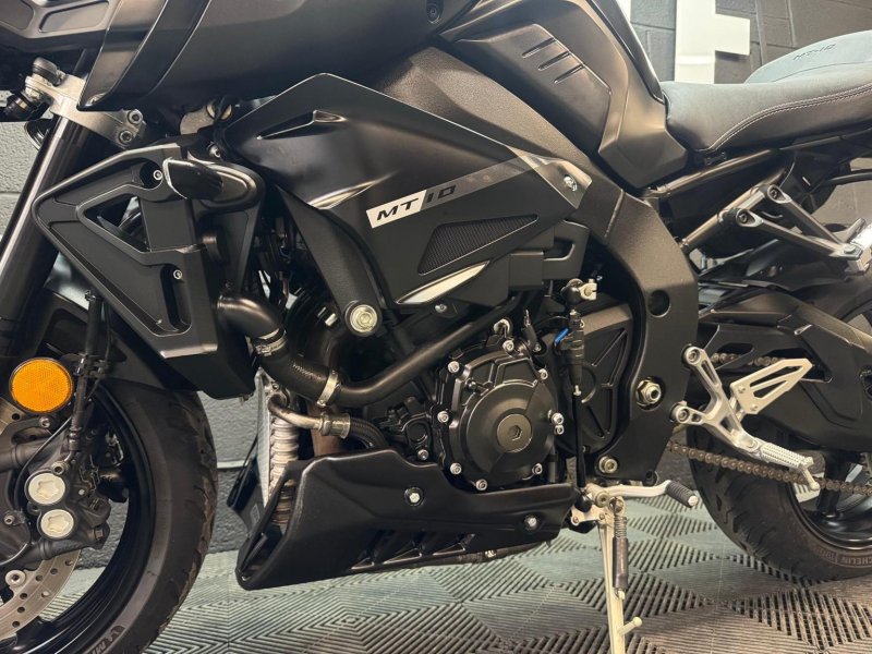 YAMAHA MT-10 Touring Edition