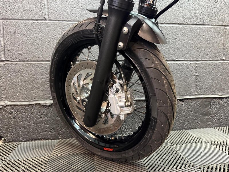 YAMAHA 