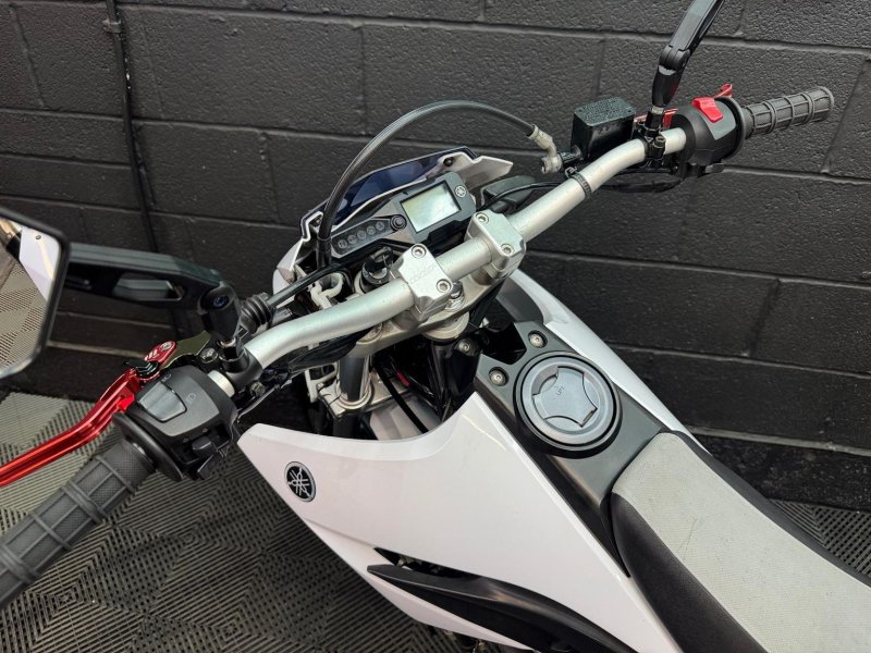 YAMAHA 