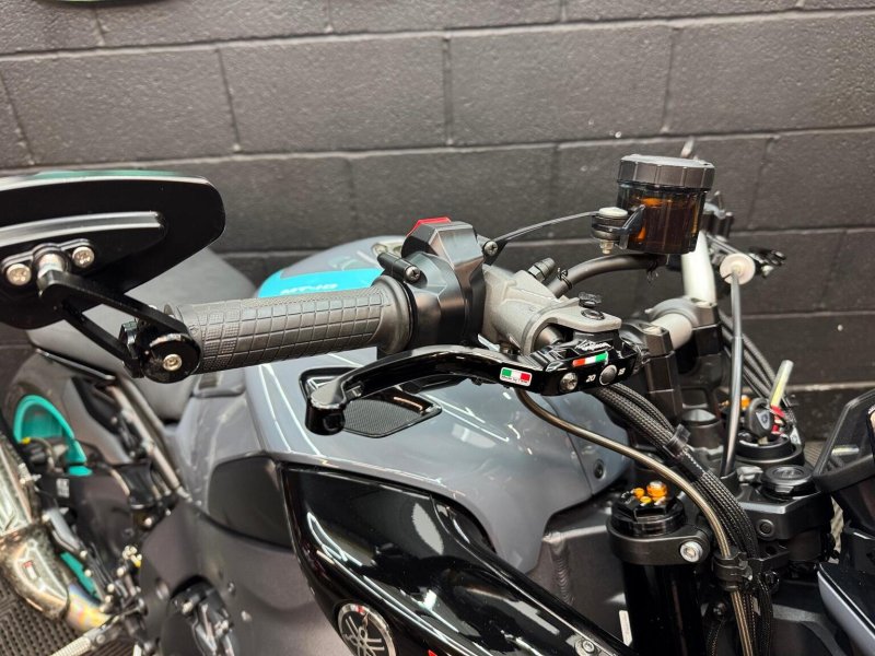 YAMAHA MT-10