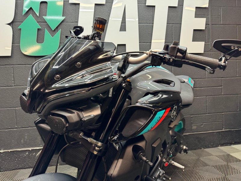YAMAHA MT-10