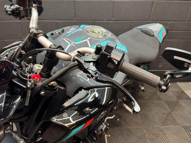 YAMAHA MT-10