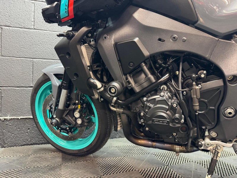 YAMAHA MT-10
