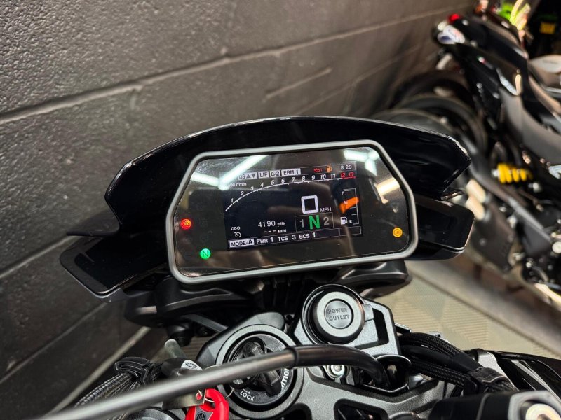 YAMAHA MT-10