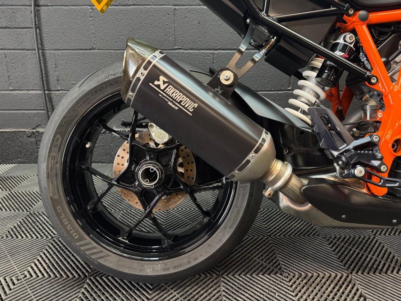 KTM 1290 SUPER DUKE R