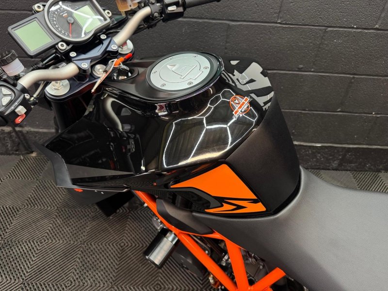 KTM 1290 SUPER DUKE R