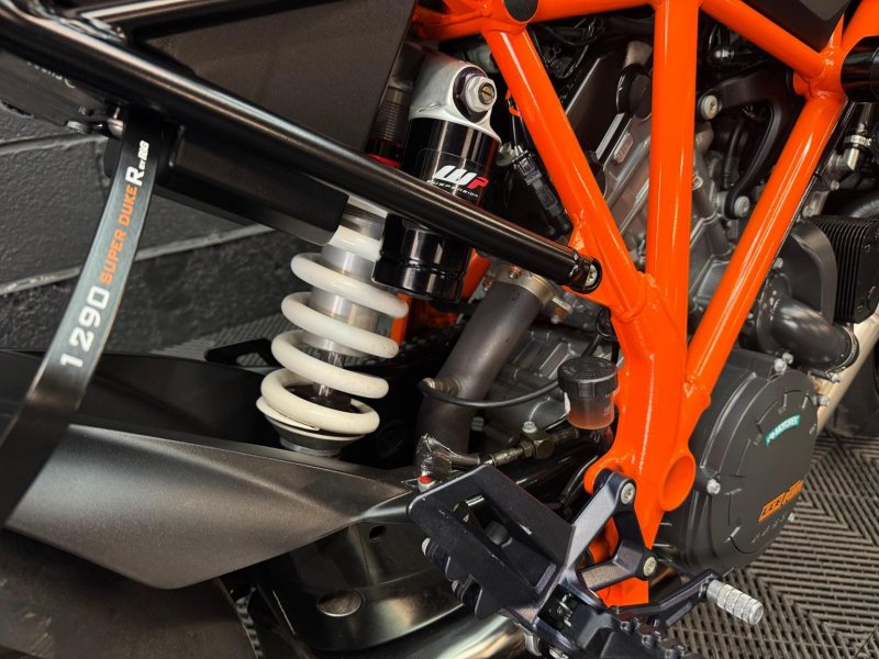 KTM 1290 SUPER DUKE R