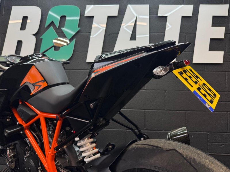 KTM 1290 SUPER DUKE R