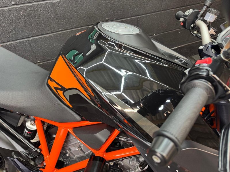 KTM 1290 SUPER DUKE R