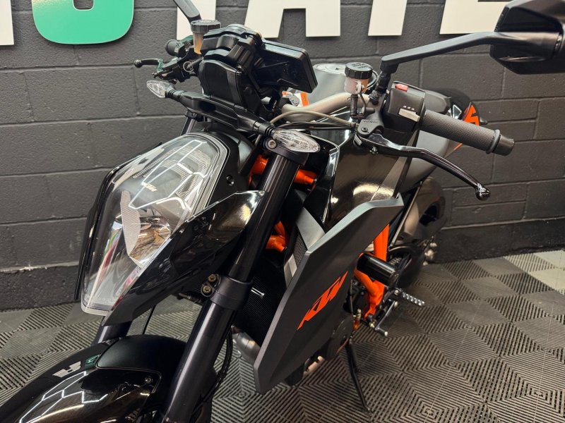KTM 1290 SUPER DUKE R