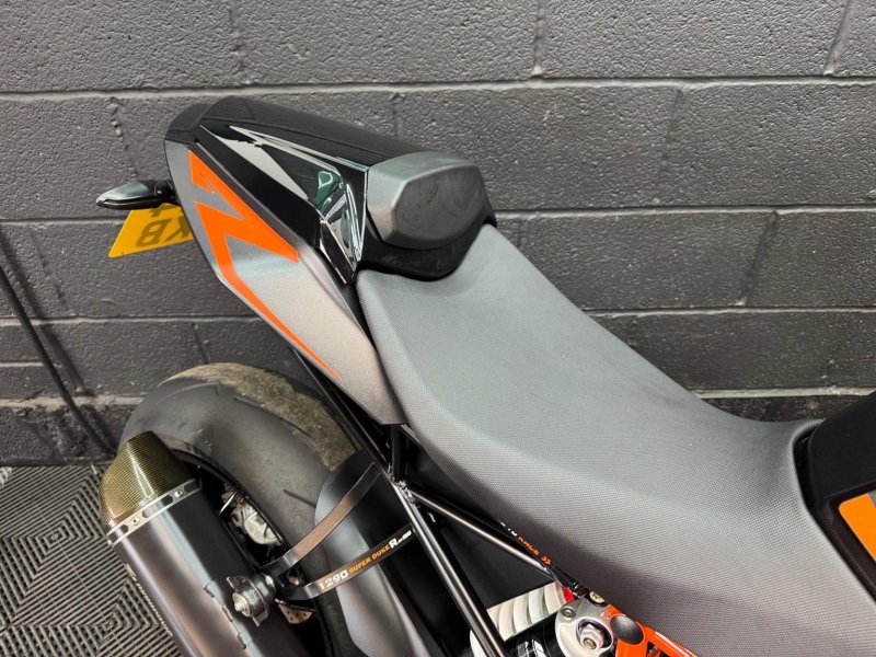 KTM 1290 SUPER DUKE R