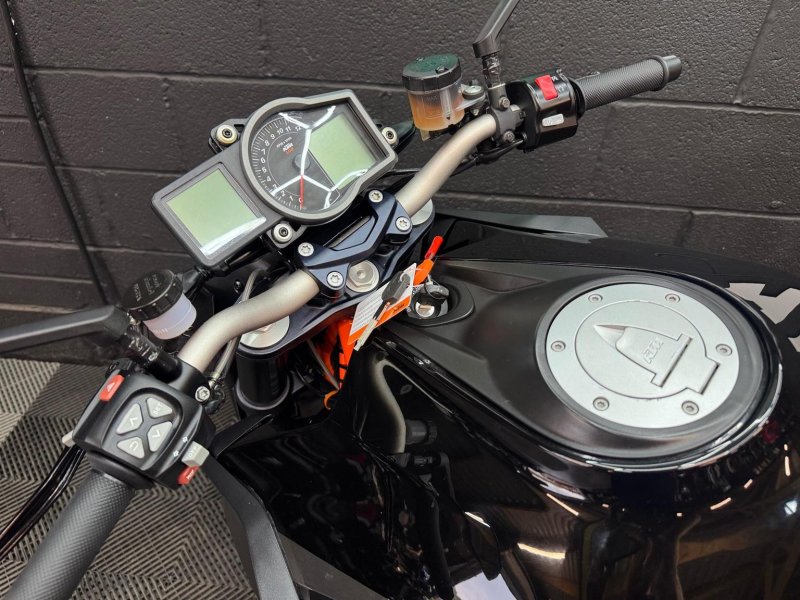 KTM 1290 SUPER DUKE R